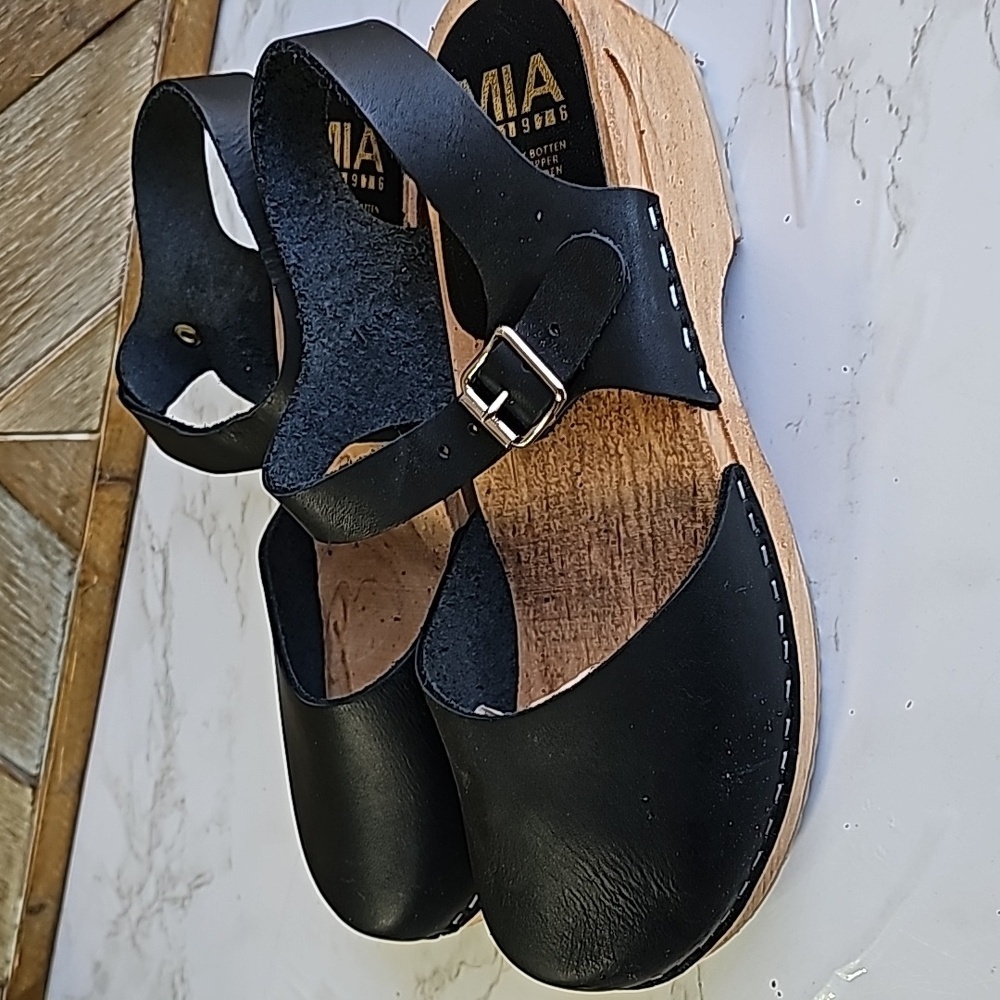 MIA Black Leather Wood-Platform Slingback Clogs